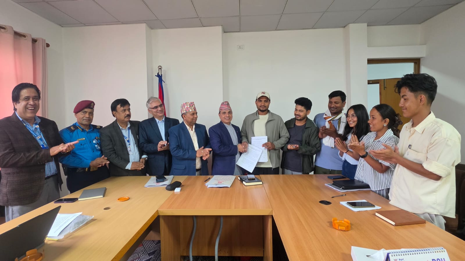 सरकार–पीडितबीच ९ बुँदे सहमति, ९ दिनदेखि जारी मिटरब्याजविरुद्धको आन्दोलन स्थगित