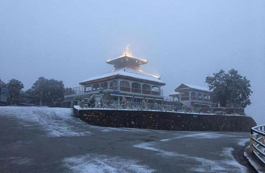 काठमाडौँ चन्द्रागिरी डाँडामा मध्य चैतमा हिमपात