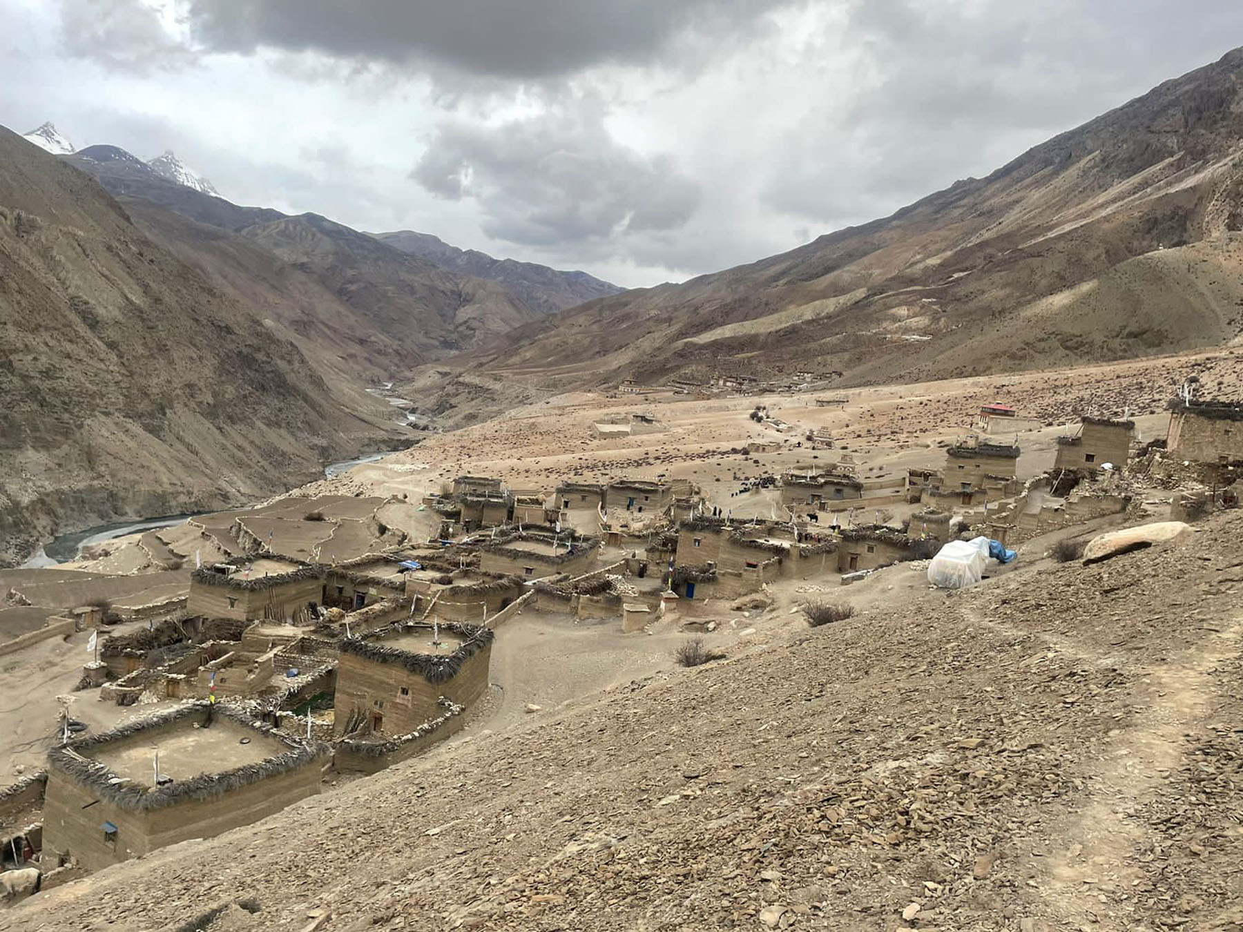 ङिसाल गाउँका घरहरु