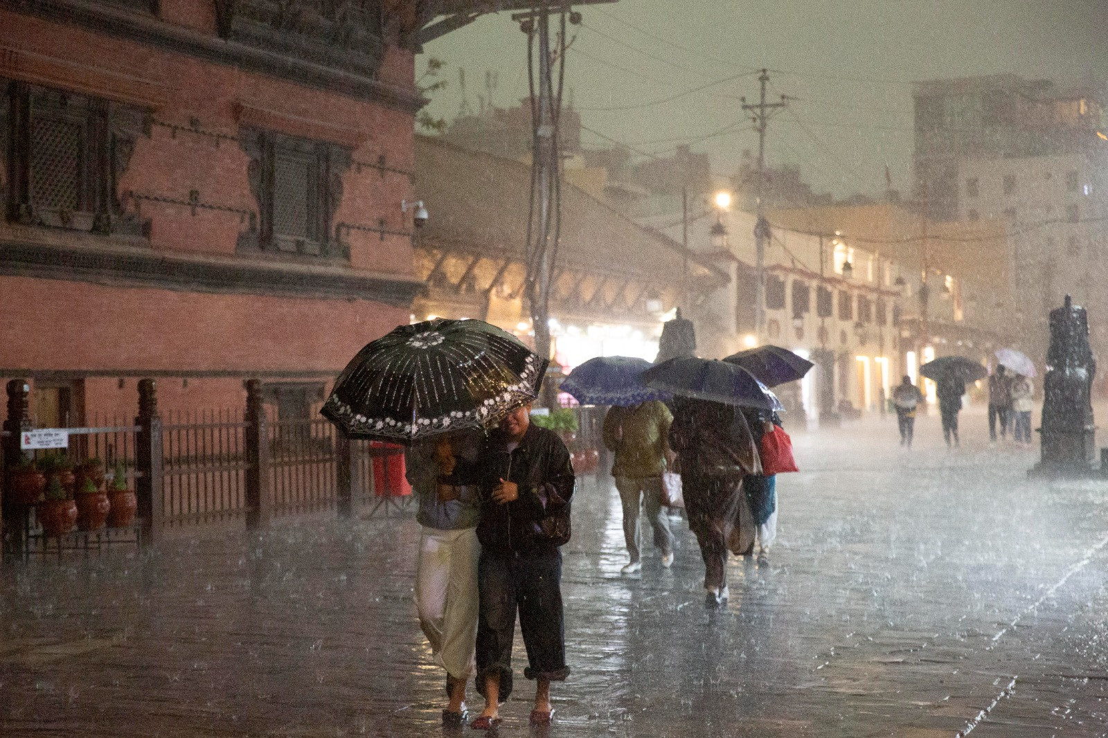 आज देशका विभिन्न ठाउँमा हावाहुरी, असिनासहित वर्षा र हिमपातको सम्भावना,सावधानी अपनाउन अनुरोध