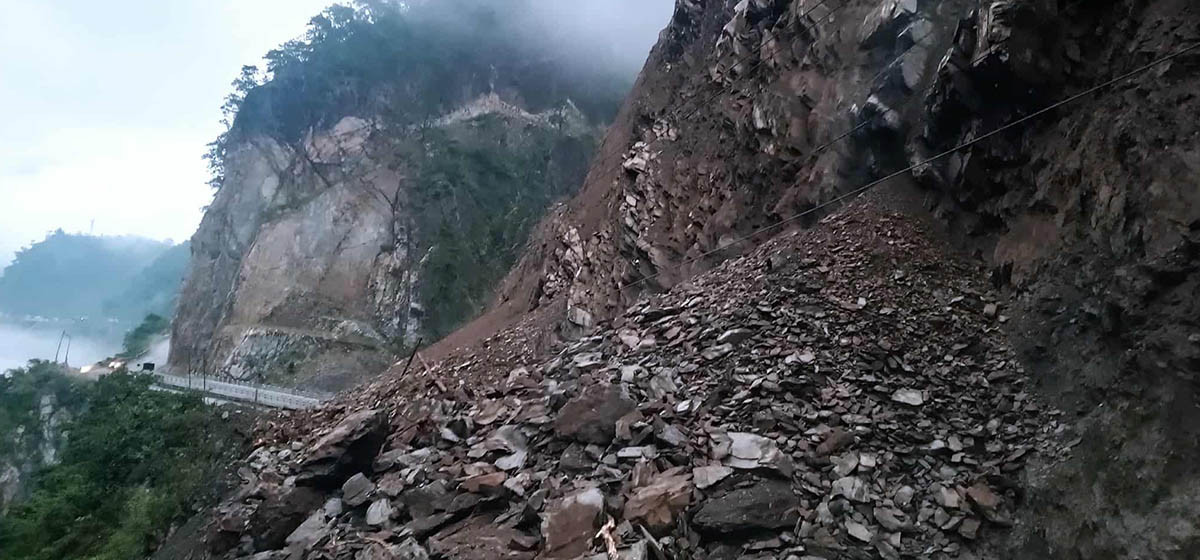 पहिरोका कारण अवरुद्ध नारायणगढ–मुग्लिन सडकखण्ड सोमबार साँझदेखि पूर्णरूपमा सञ्चालनमा