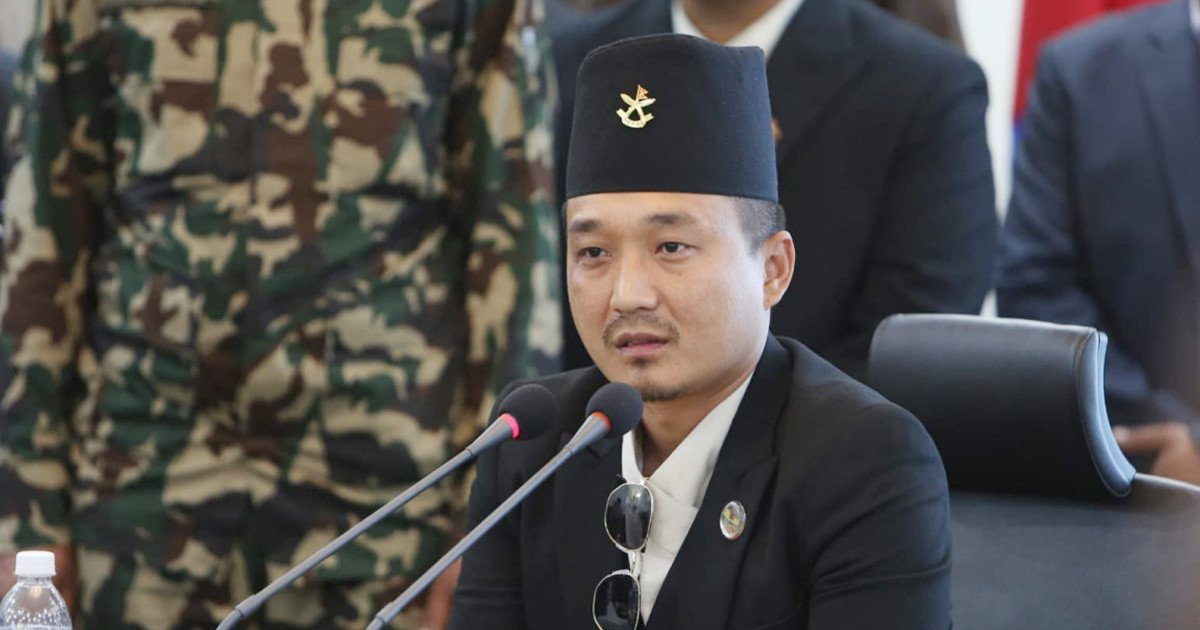 ओली र लेखक समातिएपछि गृहमन्त्री गुरुङले लेखे - 'आयो गोर्खाली'