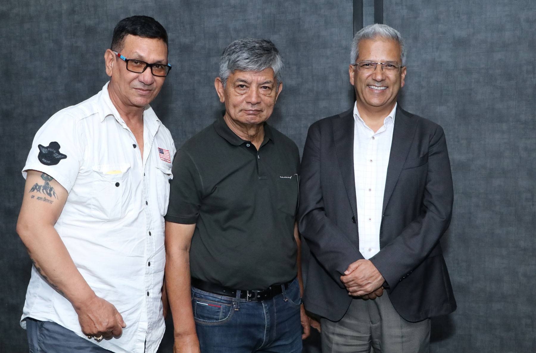कलाकारसँग राजनीतिज्ञ