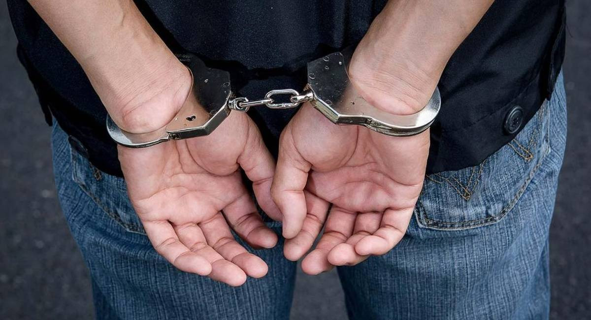 सुन गाल्ने मेसिन र नगद ५० लाखसहित पाँच जना पक्राउ