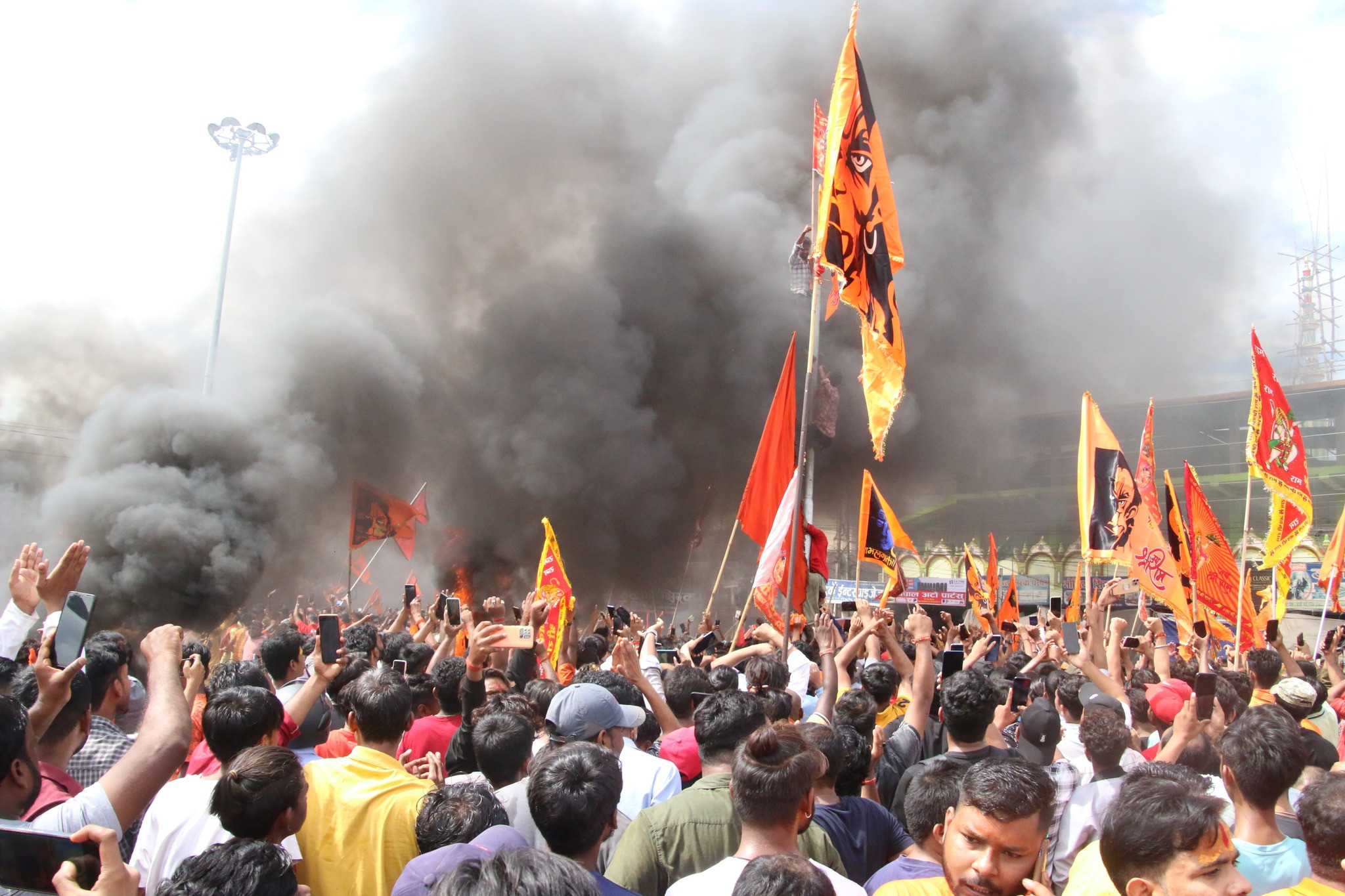 धर्मको नाममा नेपालगञ्जमा झडप : आवतजावत सबै ठप्प, जनजिवन प्रभावित