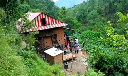 हायु परिवारलाई फर्काउन वडाध्यक्ष पुगे पोखरा, नयाँ घर बनाइदिने आश्वासन