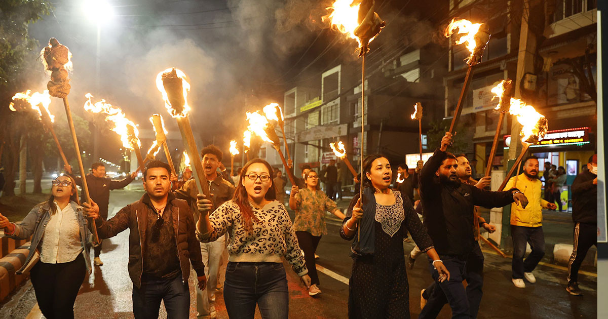 एमाले अध्यक्ष ओली पक्राउको विरोधमा आज साँझ काठमाडौँसहित विभिन्न जिल्लामा मसाल जुलुस