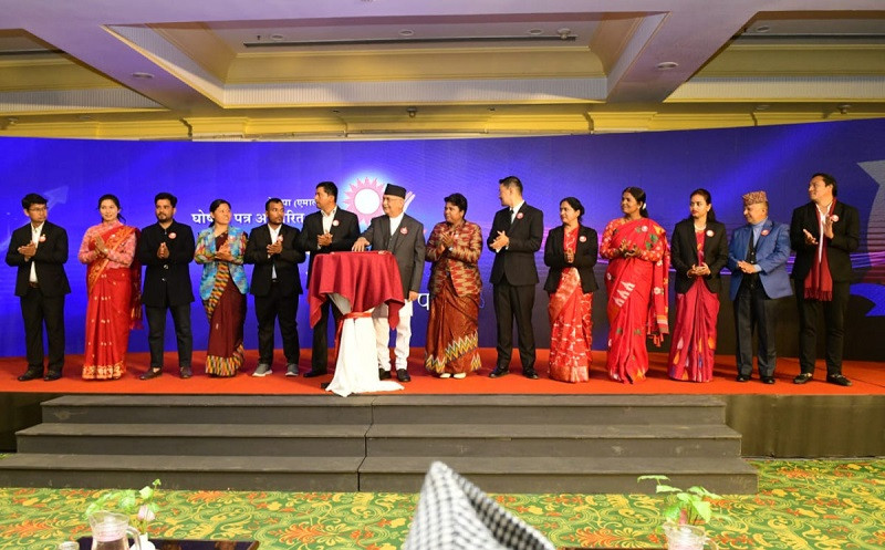 एमालेको घोषणापत्र सार्वजनिक : ‘समृद्ध नेपाल, सुखी नेपाली’ को राष्ट्रिय आकांक्षा पूरा गर्न ‘एमालेले बनाउँछ’ भन्ने मूल नारा