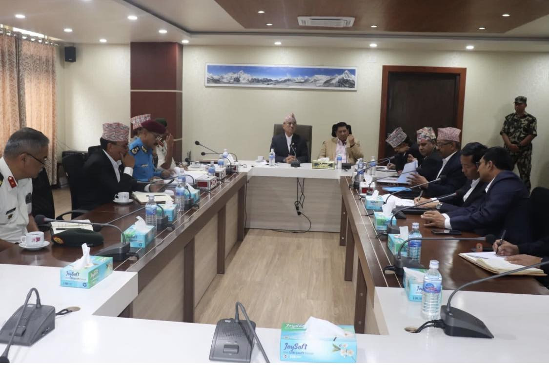 अवरुद्ध राजमार्ग तत्काल सञ्चालन गर्ने व्यवस्था मिलाउन कार्यबाहक प्रधानमन्त्री खड्काको निर्देशन