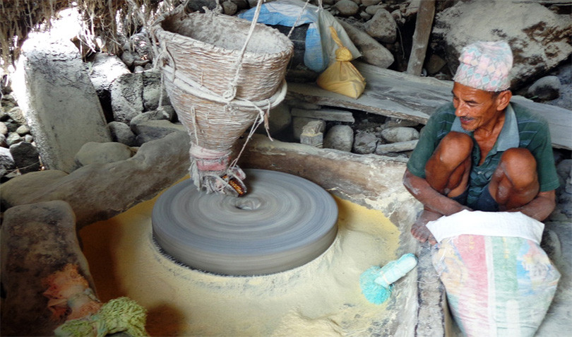 पाइपबाट पानी ल्याएर घट्ट सञ्चालन