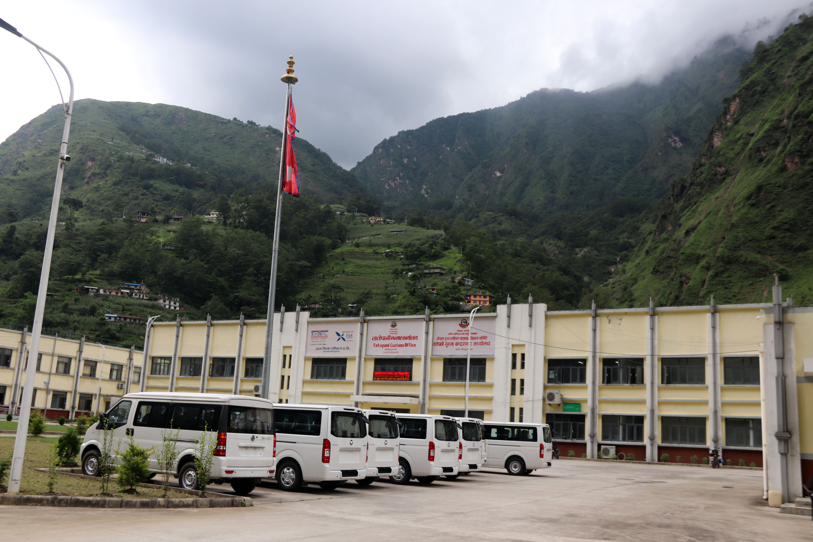 तातोपानी नाका खुलाउन कूटनीतिक पहल आवश्यकः मन्त्री बस्नेत