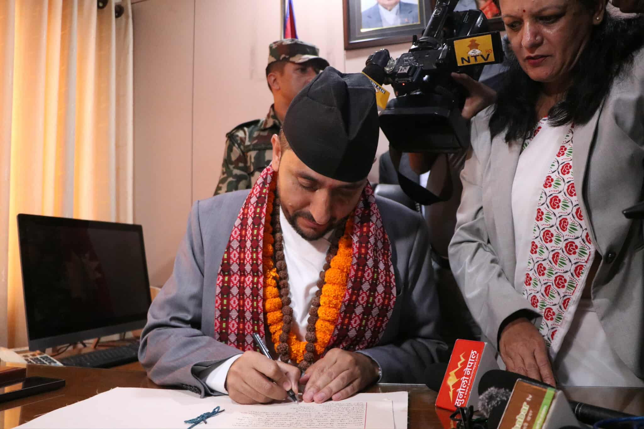 सञ्चार तथा सूचना प्रविधि मन्त्री जगदीश खरेलले गरे पदभार ग्रहण