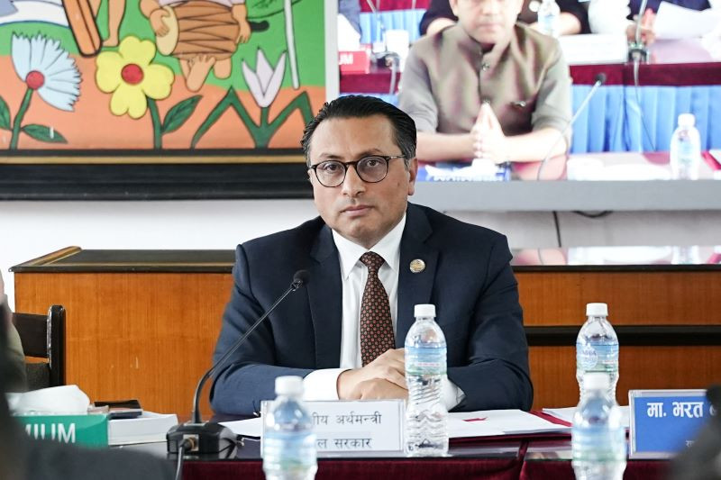 विद्युतीय गाडीमा सूचना चुहावट आरोप पुष्टि गर्न स्वर्णिम वाग्लेको चुनौती