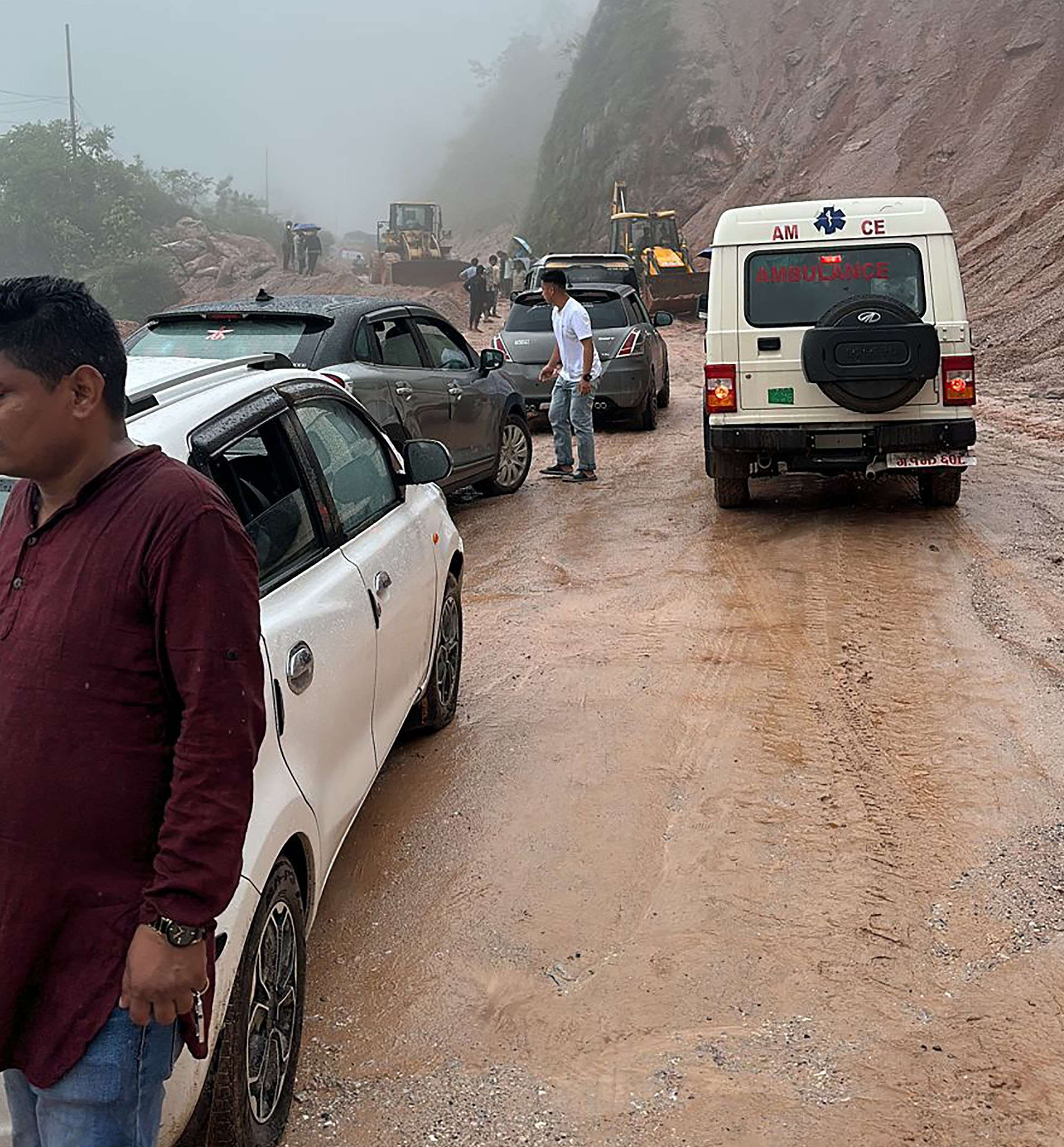 पहिरोले सडक अवरुद्ध