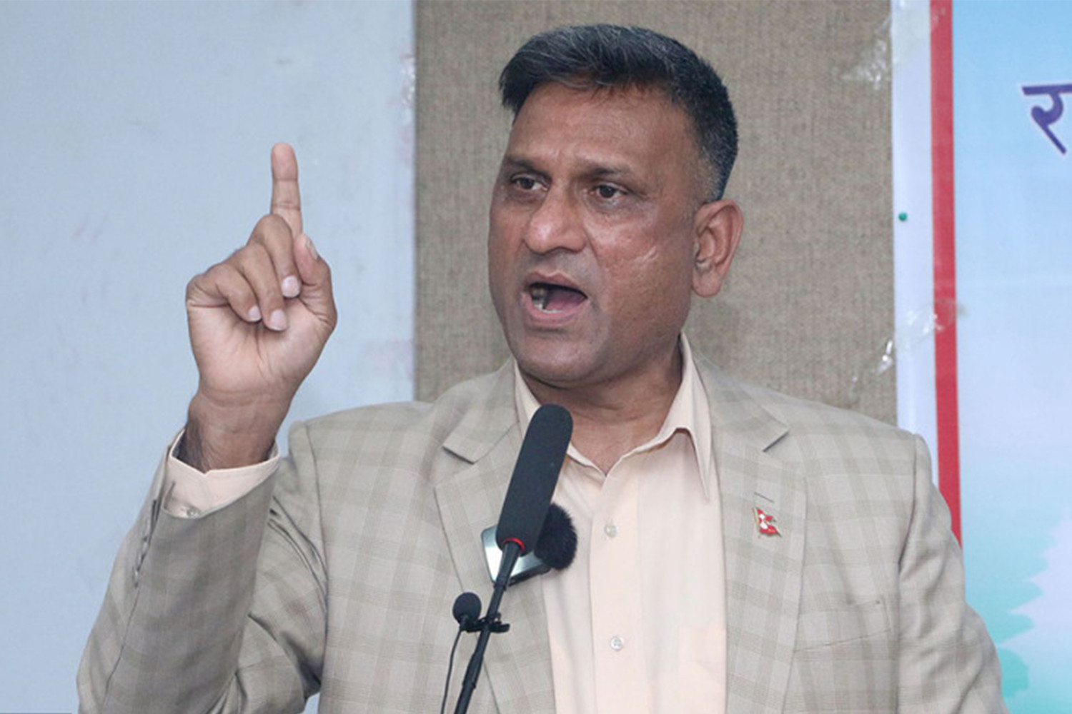 श्रीमतीको नाममा कमिशन होइन पुरस्कार लिएको हुँ : रमेश खरेल