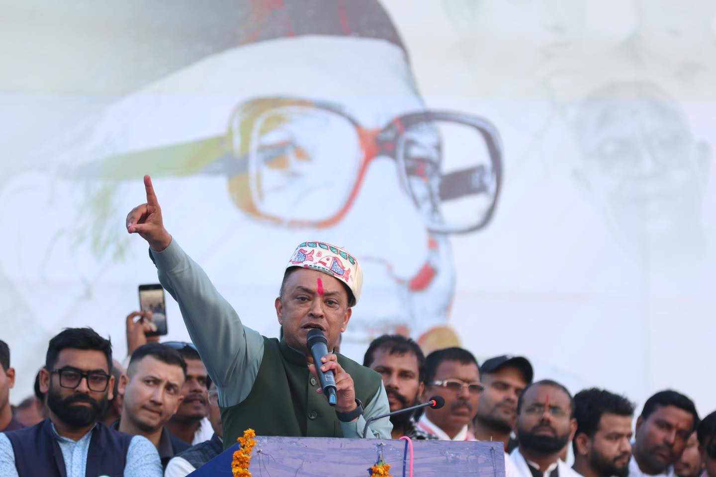 काँग्रेस सभापति थापाको प्रतिज्ञा संघमा १६ र प्रदेशमा ६ मन्त्रालय मात्रै