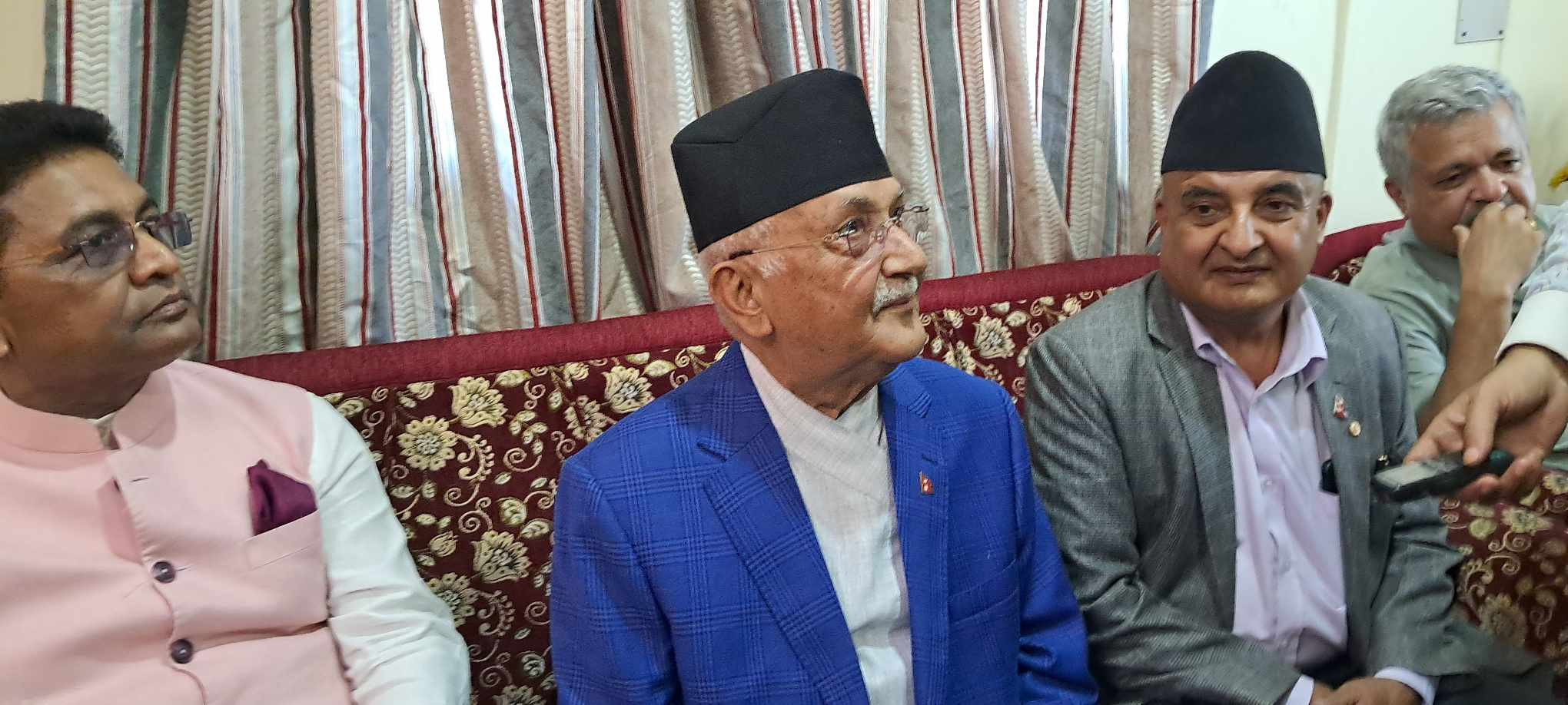१७ दिन संसद रोकेर प्रधानमन्त्री घुम्न निस्कनु शोभनीय भएन : एमाले अध्यक्ष ओली