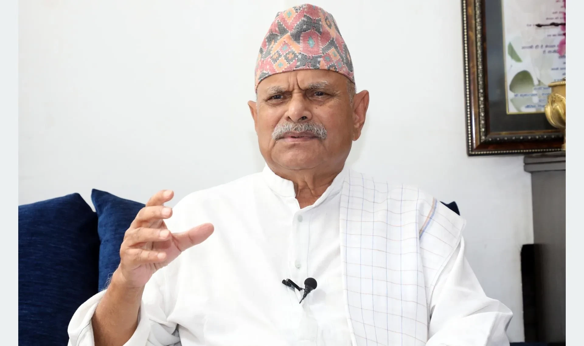 प्रधानमन्त्री प्रचण्डलाई भेटेर पूर्वराष्ट्रपति डा यादवद्वारा समवेदना व्यक्त