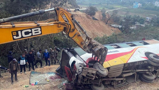 घाँसीकुवामा रात्रि बस दुर्घटना दुईको मृत्यु, ३४ घाइते