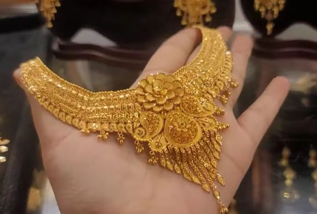 सुनचाँदीको मूल्य घट्यो, कतिमा भइरहेको छ कारोबार ?