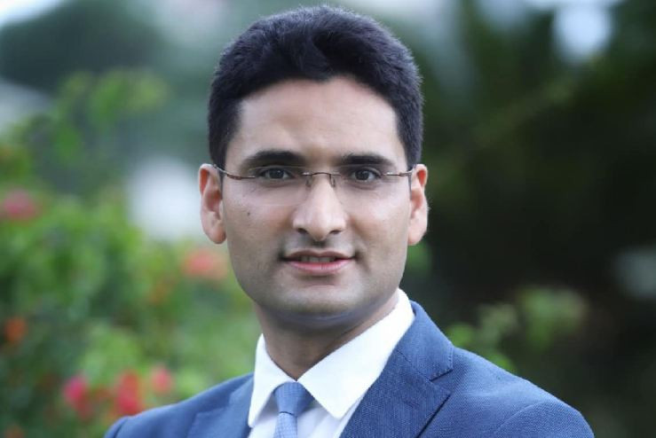 डा. रुपक सापकोटा प्रधानमन्त्रीको परराष्ट्र सल्लाहकारमा नियुक्त