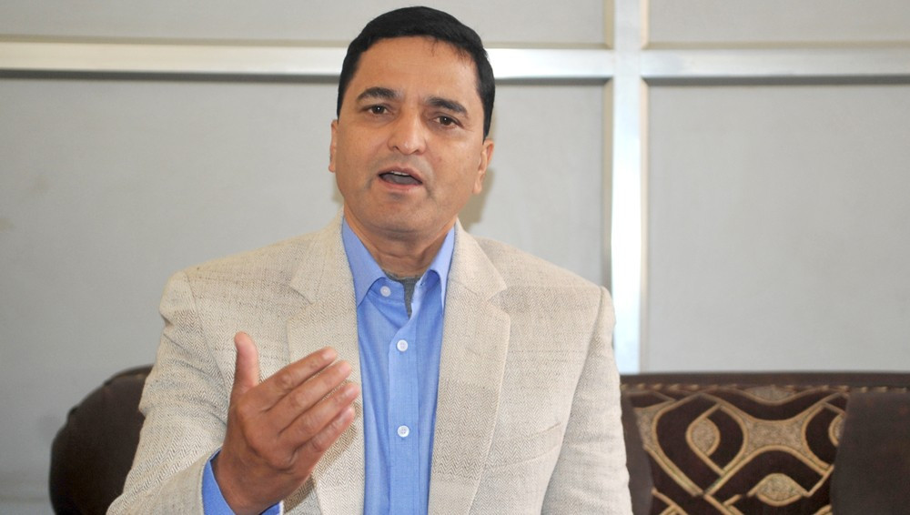 पहिचानवादीहरूको एमाले सचिव योगेश भट्टराईको घरअगाडि प्रदर्शन