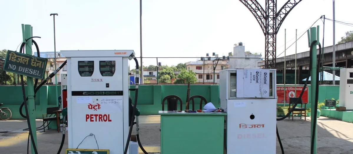 पेट्रोल, डिजेल र मट्टीतेलमा प्रतिलिटर १५ रुपैयाँले वृद्धि