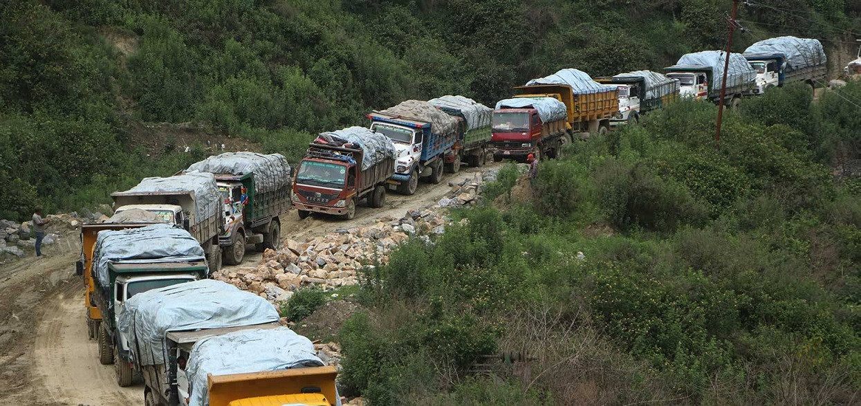 बञ्चरेडाँडामा फोहोर फाल्न सदाका लागि रोक्ने चेतावनी