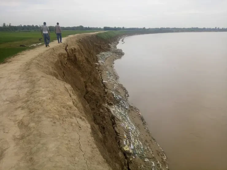 नदी कटान नियन्त्रणका लागि तटबन्ध