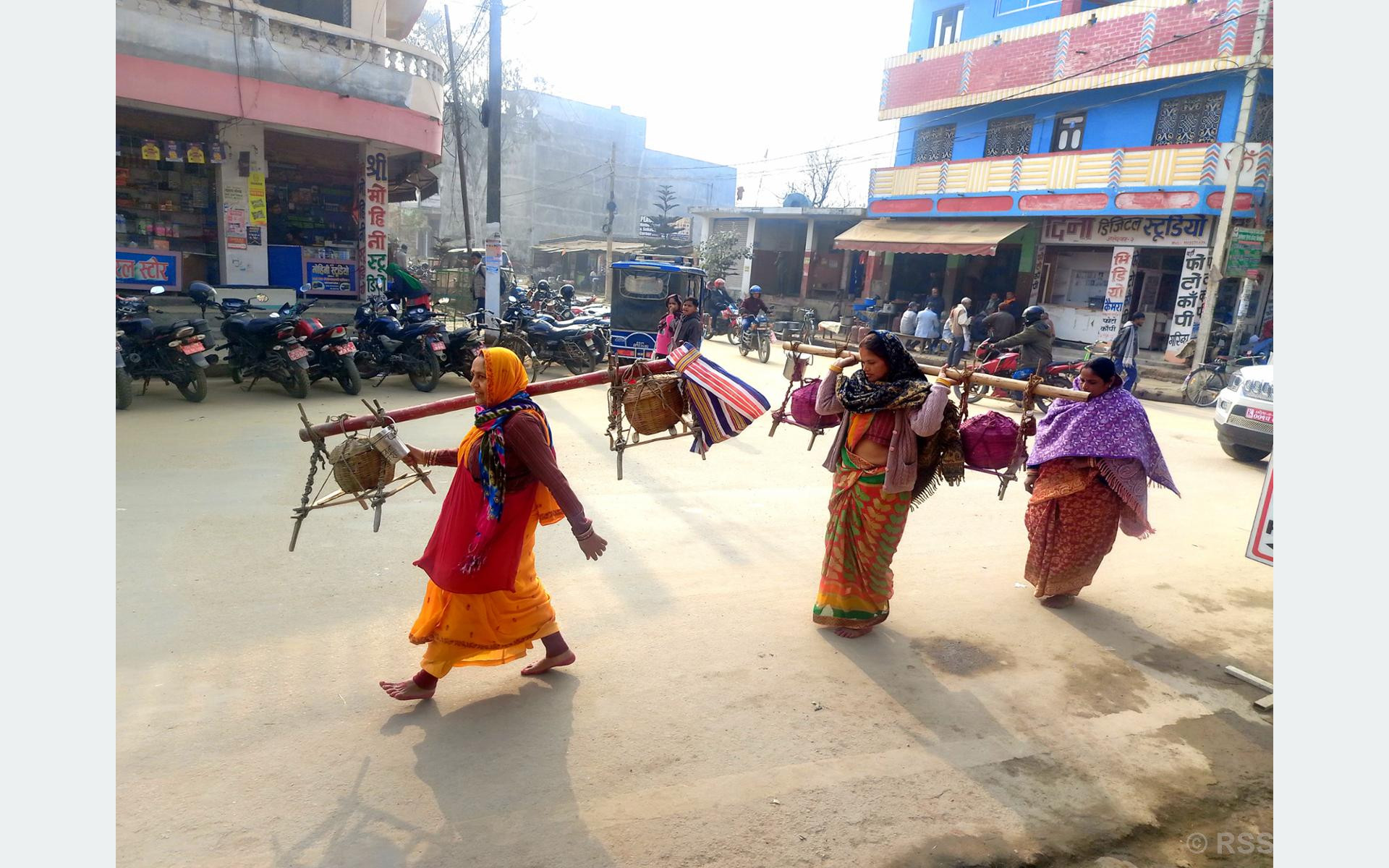 बोलबम यात्रा गर्दै भक्तजन