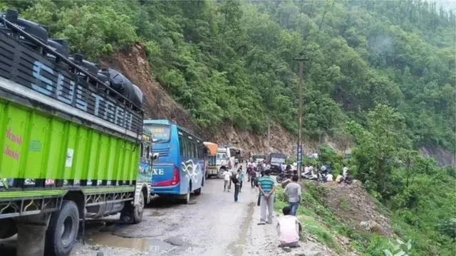 मुग्लिङ नारायणगढ सडक खण्ड दुईतर्फी सञ्चालनमा