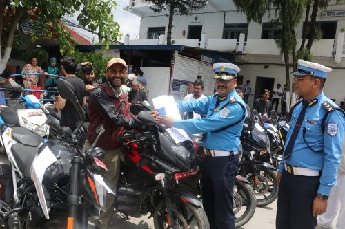 सवारी चोरी गर्ने ३६ कारबाहीमा, चोरिएका पाँच सय गाडी धनीलाई फिर्ता
