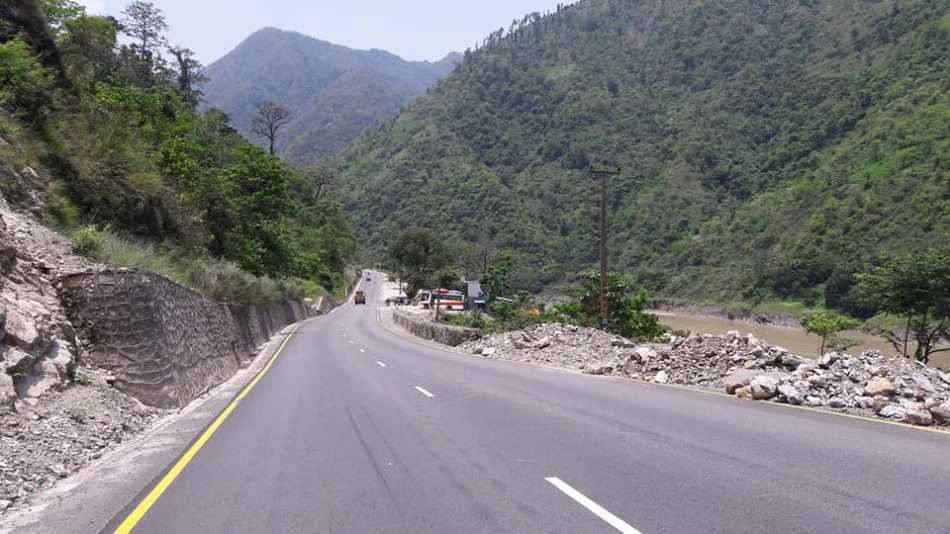 नारायणगढ-मुग्लिन सडक :नौ किलोमा सडक भासियो, एकतर्फी यातायात सञ्चालन