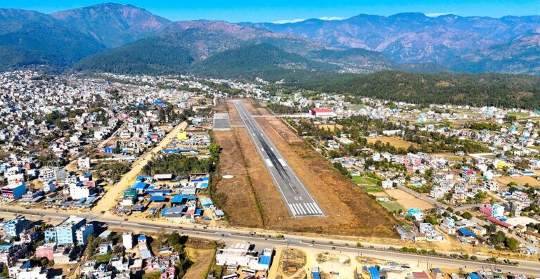 पानी पलाएर धावनमार्गमा खाल्डो पर्न थालेपछि सुर्खेत विमानस्थल बन्द