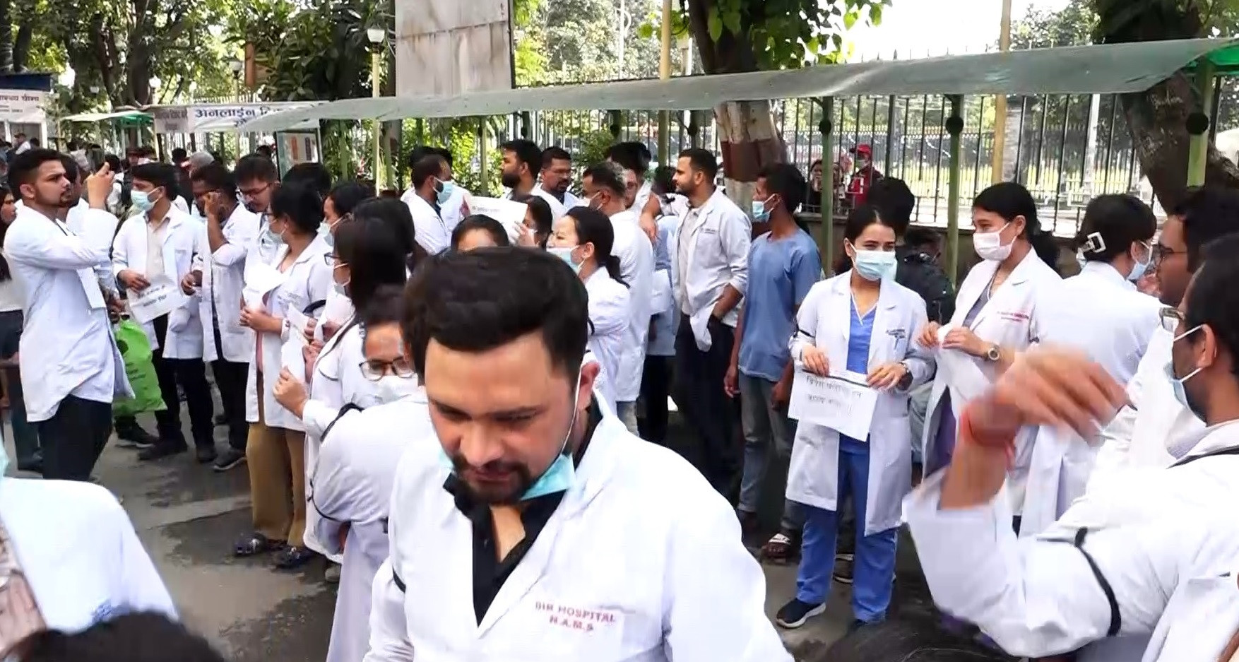 देशभरका अस्पतालमा आकस्मिक बाहेकका सेवा ठप्प,बिरामीहरु मर्कामा