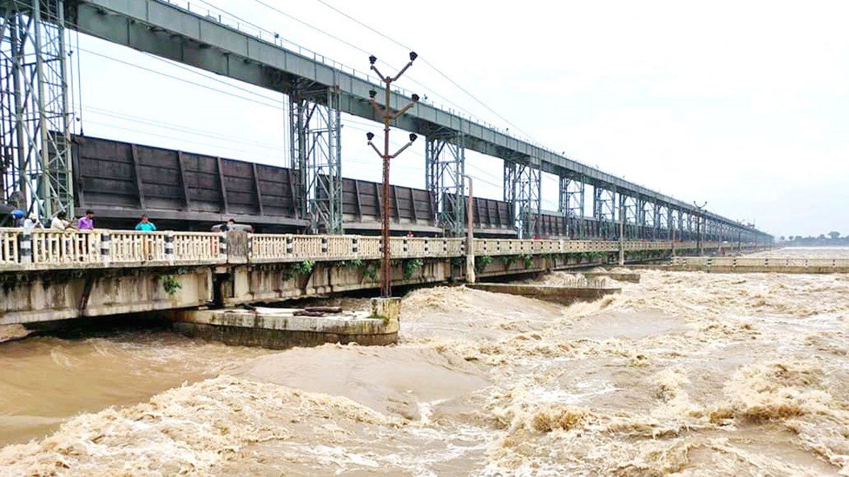 कोशी ब्यारेजका ५६ वटै ढोका खोलियो