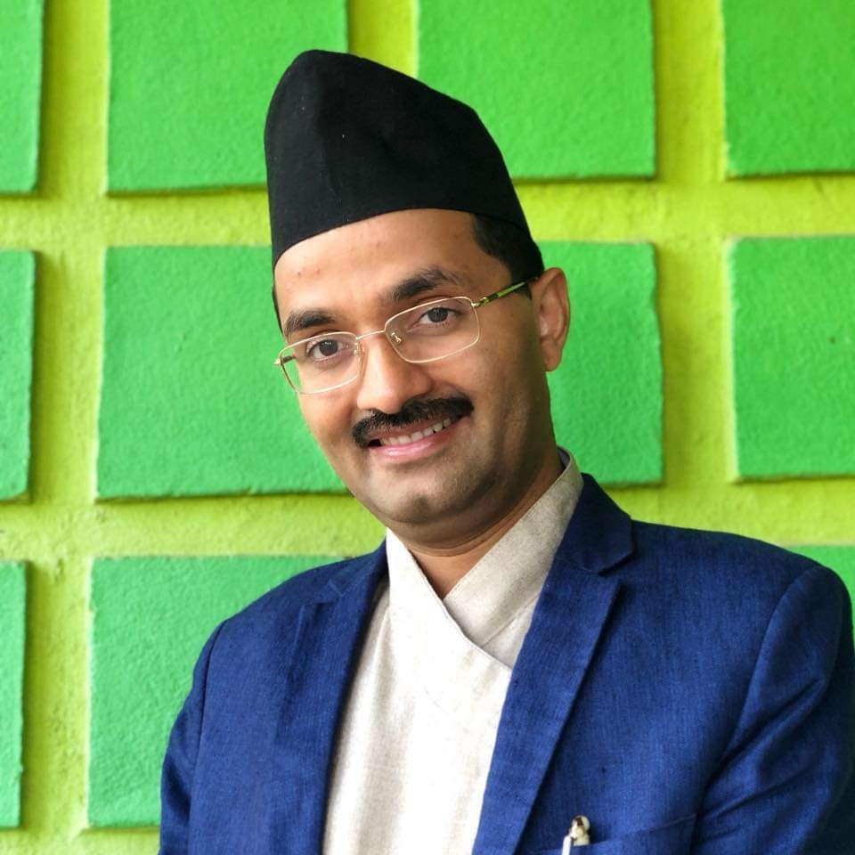 एनआरएनए का अध्यक्ष आरके शर्मासहितका अभियन्ताहरुमाथि कुटपिट