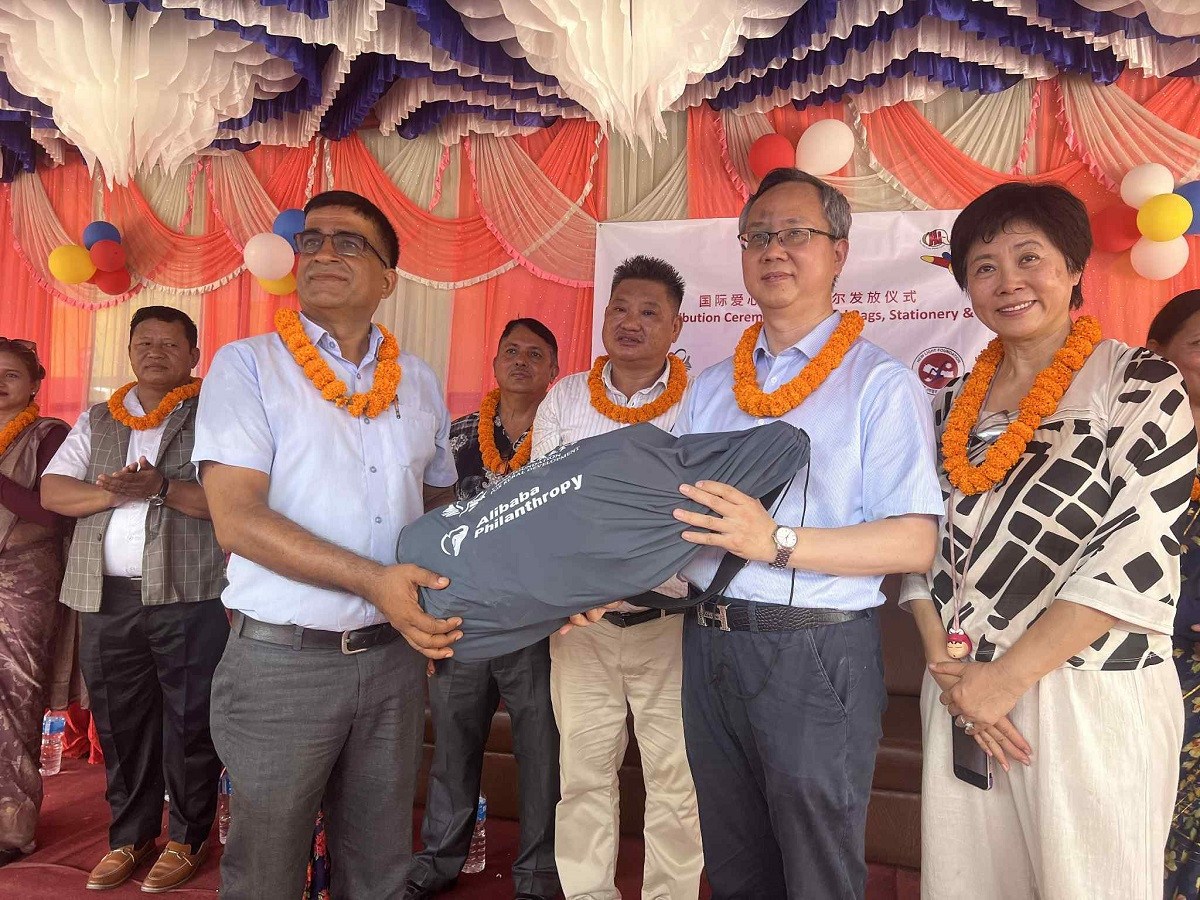झापामा चिनियाँ राजदूतः कृषि तथा साना उद्योग अवलोकनमा व्यस्त