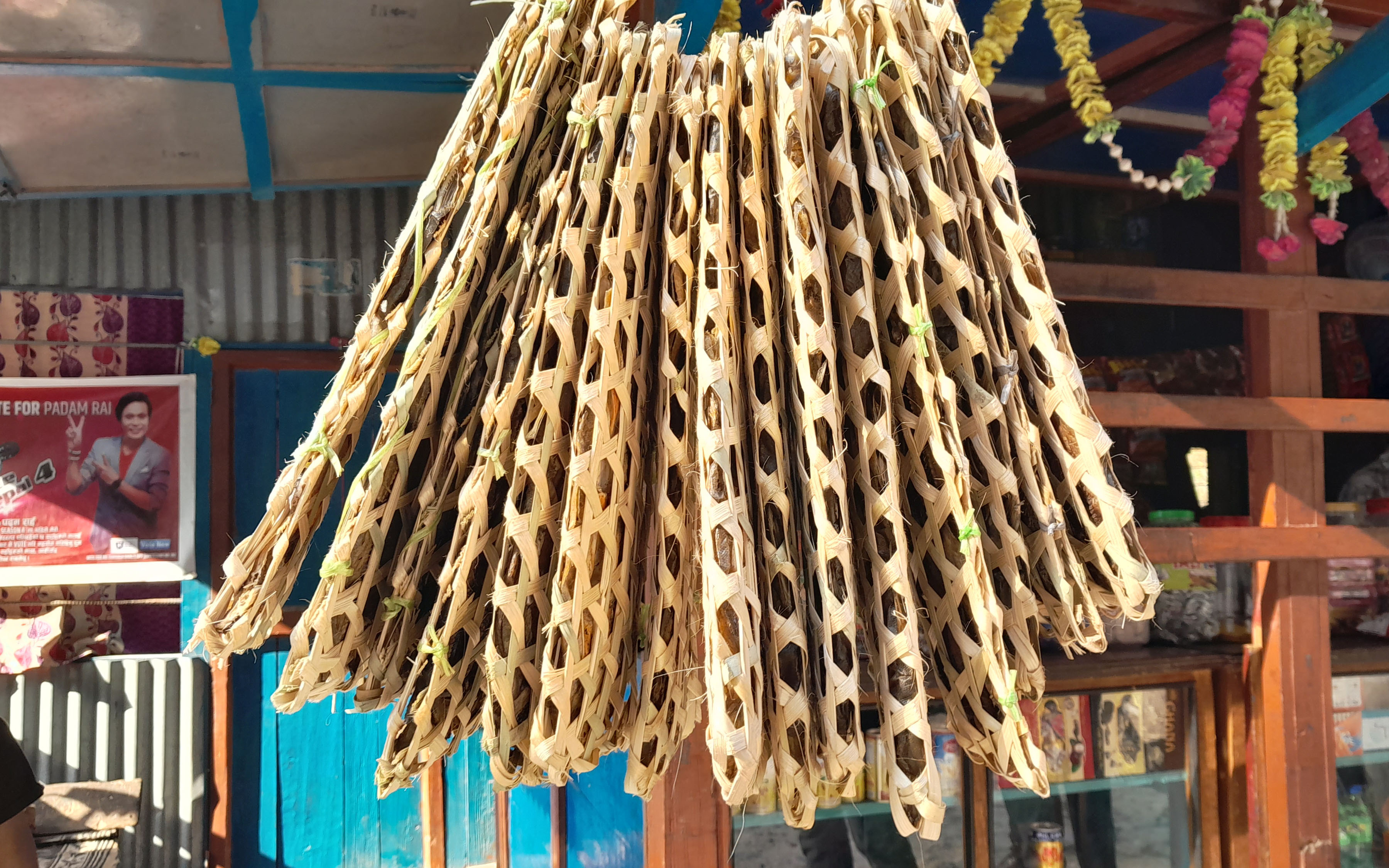 बिक्रीमा राखिएको माछाको सुकुटी