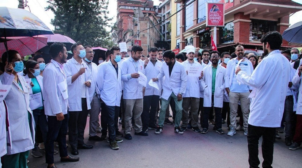 आवासीय चिकित्सक आन्दोलित हुँदा स्वास्थ्य सेवा प्रभावित