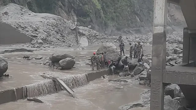 तिब्बतबाट आएको बाढीमा रसुवाका नौ सशस्त्र प्रहरी बेपत्ता