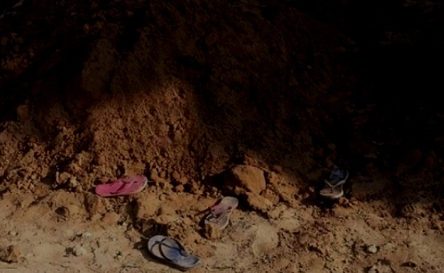 पाकिस्तानमा बालुवाको ढिस्कोमा पुरिएर आठ बालबालिकाको मृत्यु