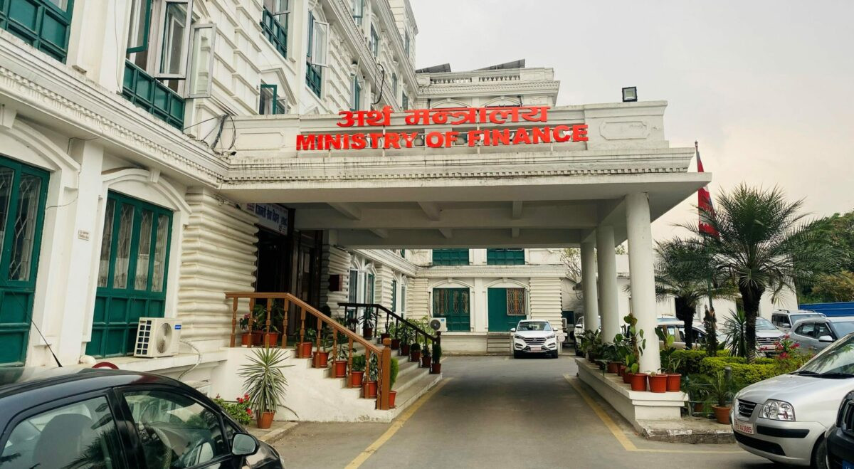 आईएफसी र एडीबीलाई नेपाली रुपैयाँमा ‘अफसोर’ बन्ड जारी गर्न सरकारको स्वीकृति