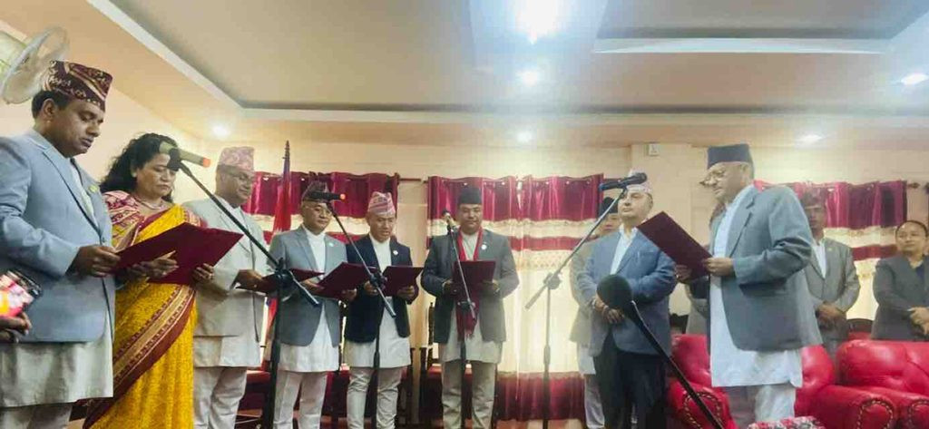 वागमतीमा ६ मन्त्रीले लिए शपथ