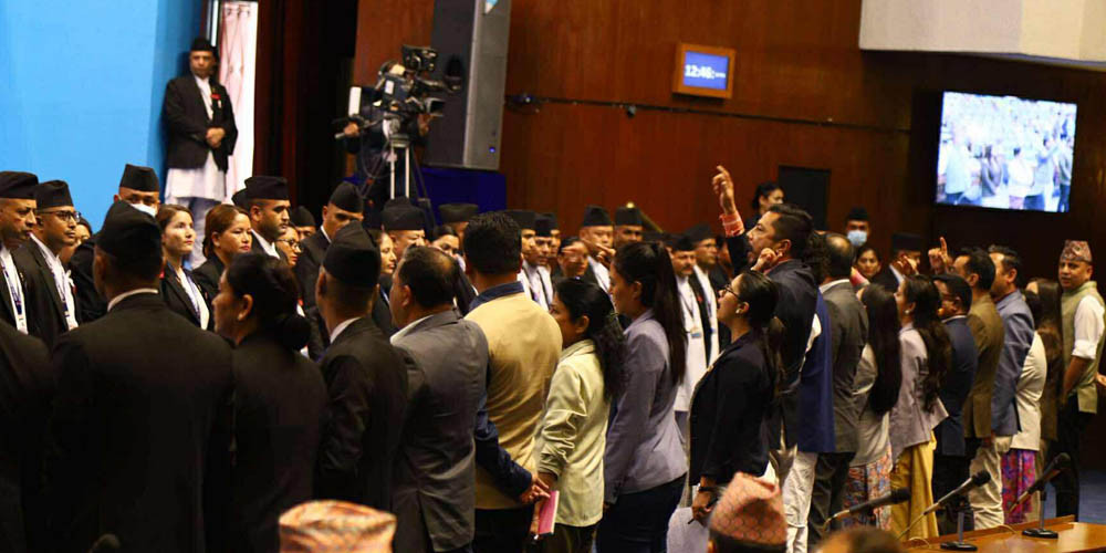 रास्वपाका सांसद प्रतिनिधिसभाको बैठक कक्षबाट बाहिरिए