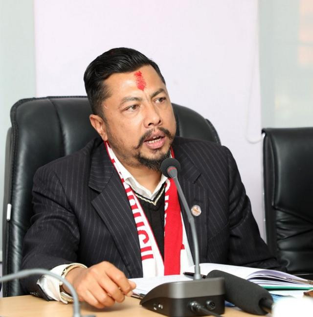 खेलकुद मन्त्रालयको बजेटले लुडो, बुद्धिचाल र बाघचाल खेलाउन पुग्ने खेलकुदमन्त्री विराजभक्त श्रेष्ठ