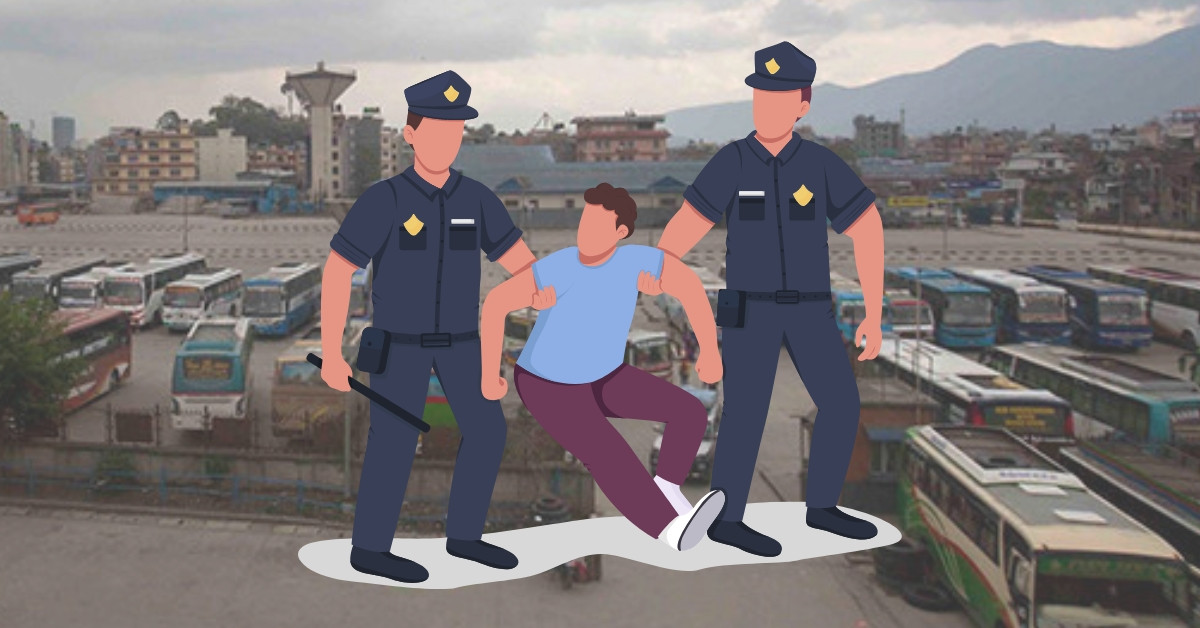 नयाँ बसपार्कमा यात्रुको झोला तान्दा...