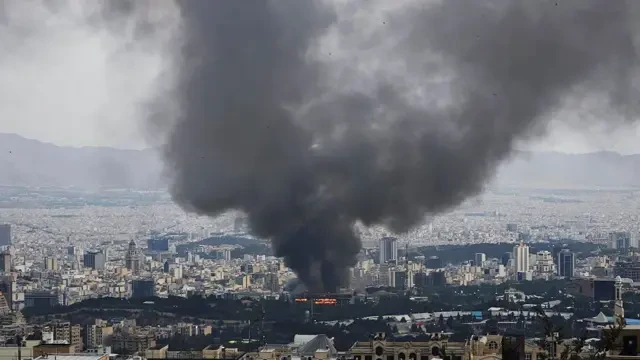 मध्यपूर्वमा युद्ध थप चर्किँदै : इजरायल र इरानबीच एकअर्कामाथि आक्रमण गर्ने क्रम तीव्र हुँदै