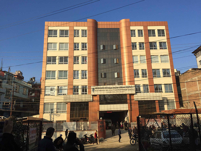 काठमाडौं मेडिकल कलेजमा इन्टर्न डाक्टरमाथि हातपात
