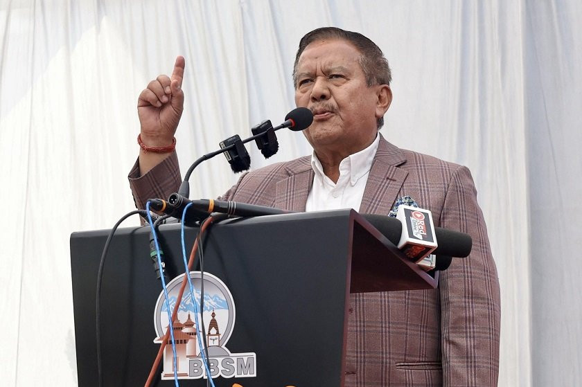 भाटभटेनीमा ढुङ्गा हानेर राजतन्त्र फर्किँदैन, दुर्गा प्रसाईं गुन्डा नाइके हो : गुरुङ